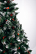 Рождественская ель с шишками и калиной 300