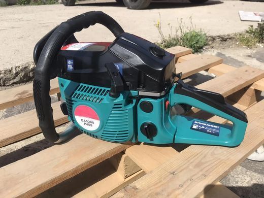 Бензопила Makita EA5200 P45S &mdash; 3,6 кВт, 52 см&sup3;, шина 45 см, надійна пила + комплект EA5200p45S фото